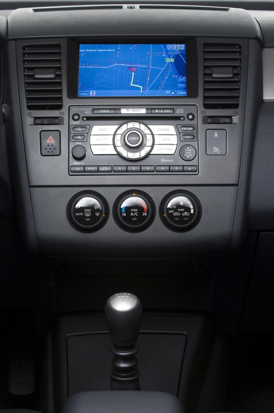  Nissan Tiida Sedan 2005 года  (фото 35 из 50)
